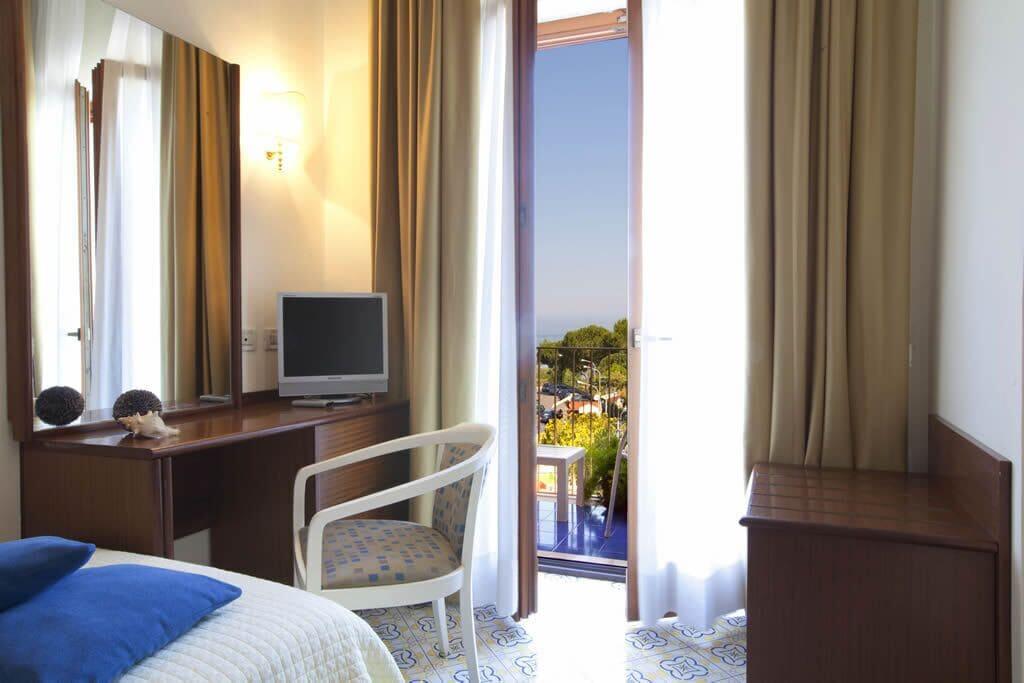 Hotel Tirrenia Sorrento Eksteriør bilde