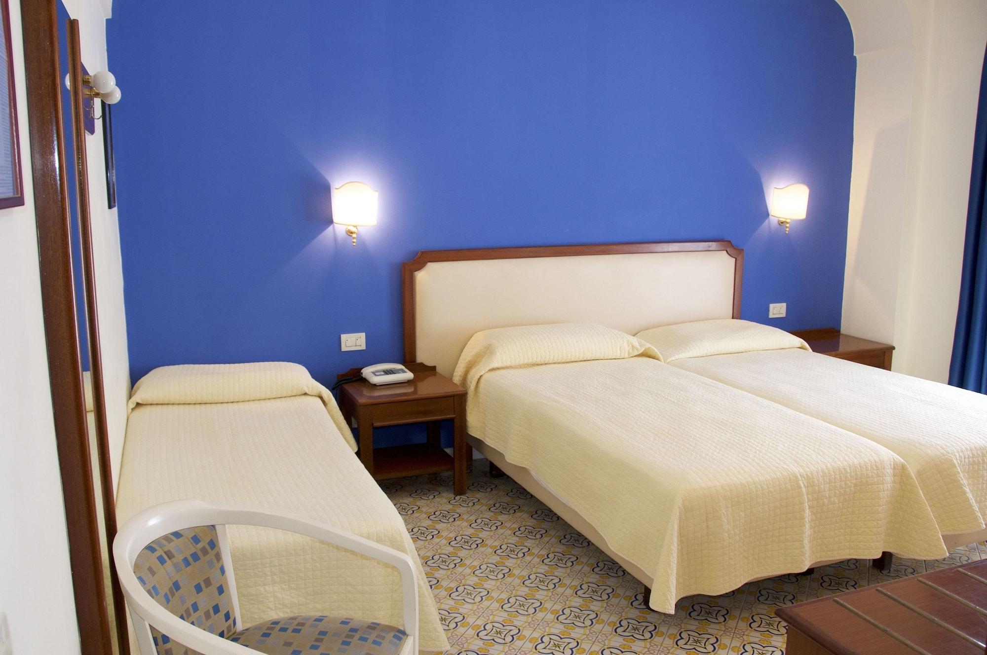 Hotel Tirrenia Sorrento Eksteriør bilde