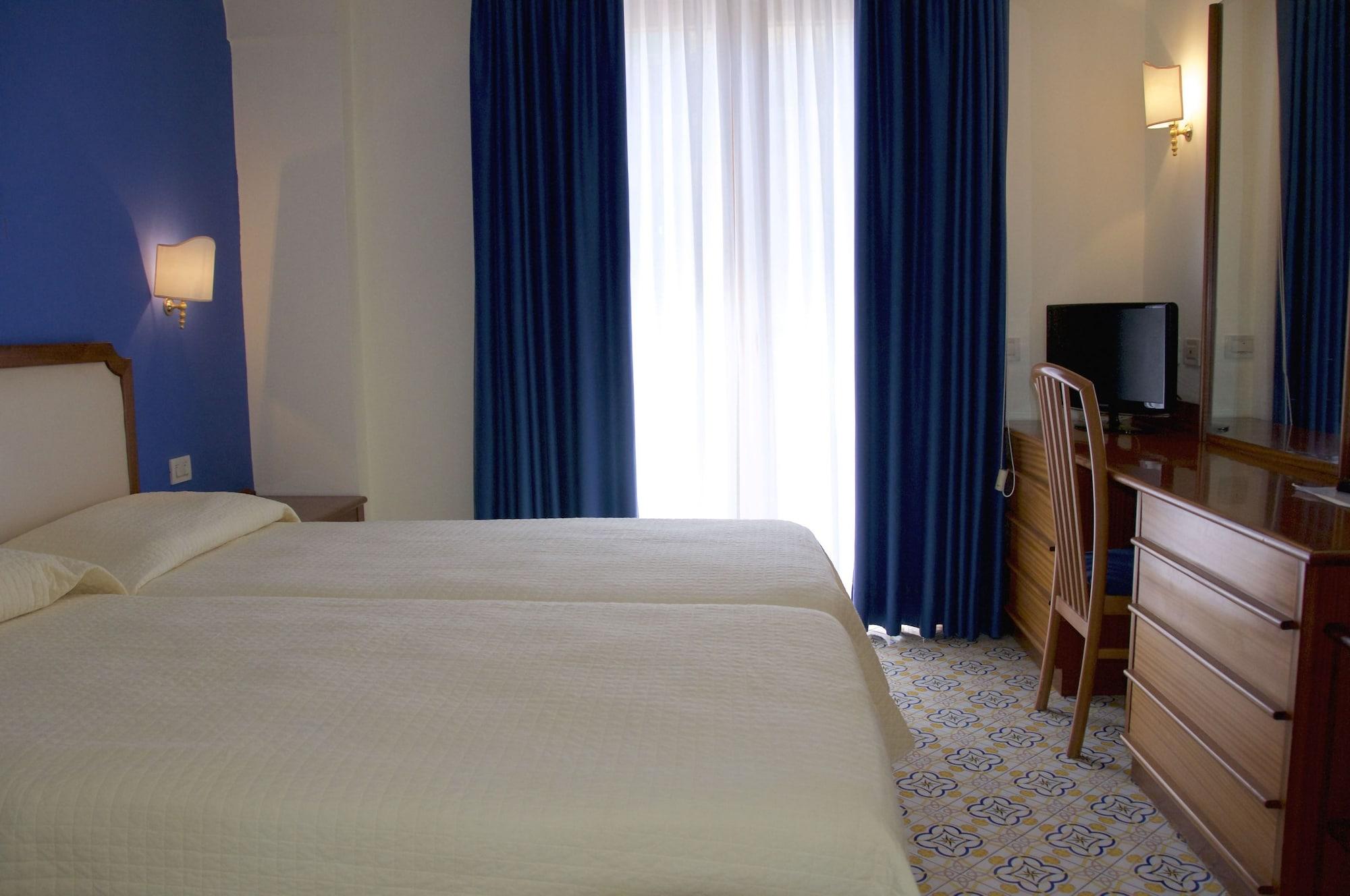 Hotel Tirrenia Sorrento Eksteriør bilde