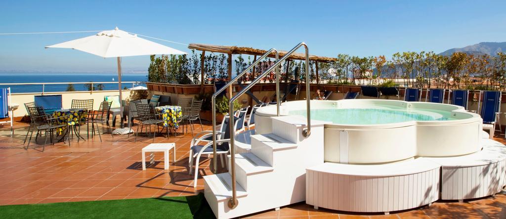 Hotel Tirrenia Sorrento Eksteriør bilde