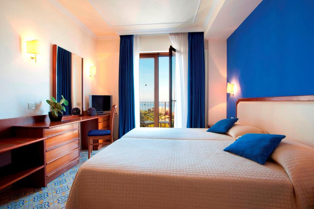 Hotel Tirrenia Sorrento Eksteriør bilde