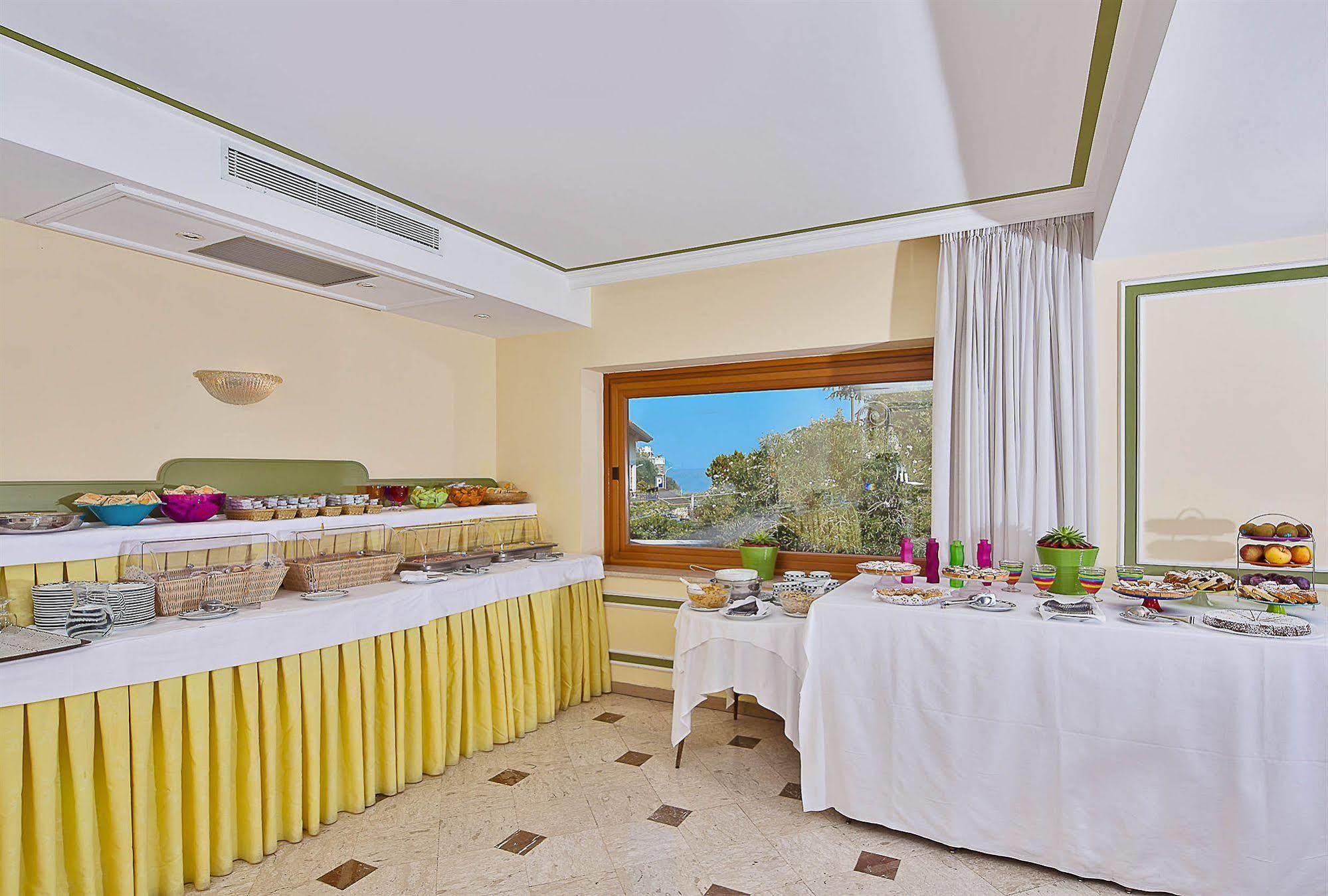 Hotel Tirrenia Sorrento Eksteriør bilde