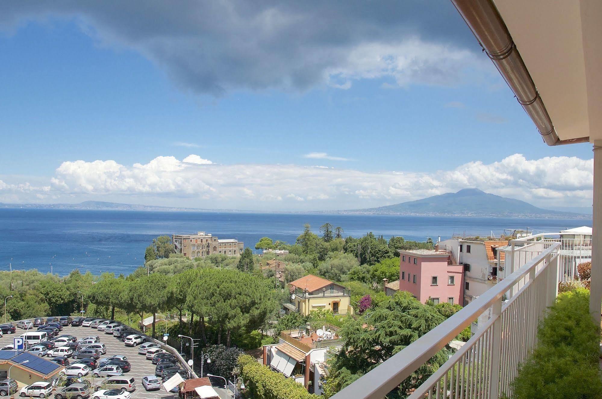 Hotel Tirrenia Sorrento Eksteriør bilde