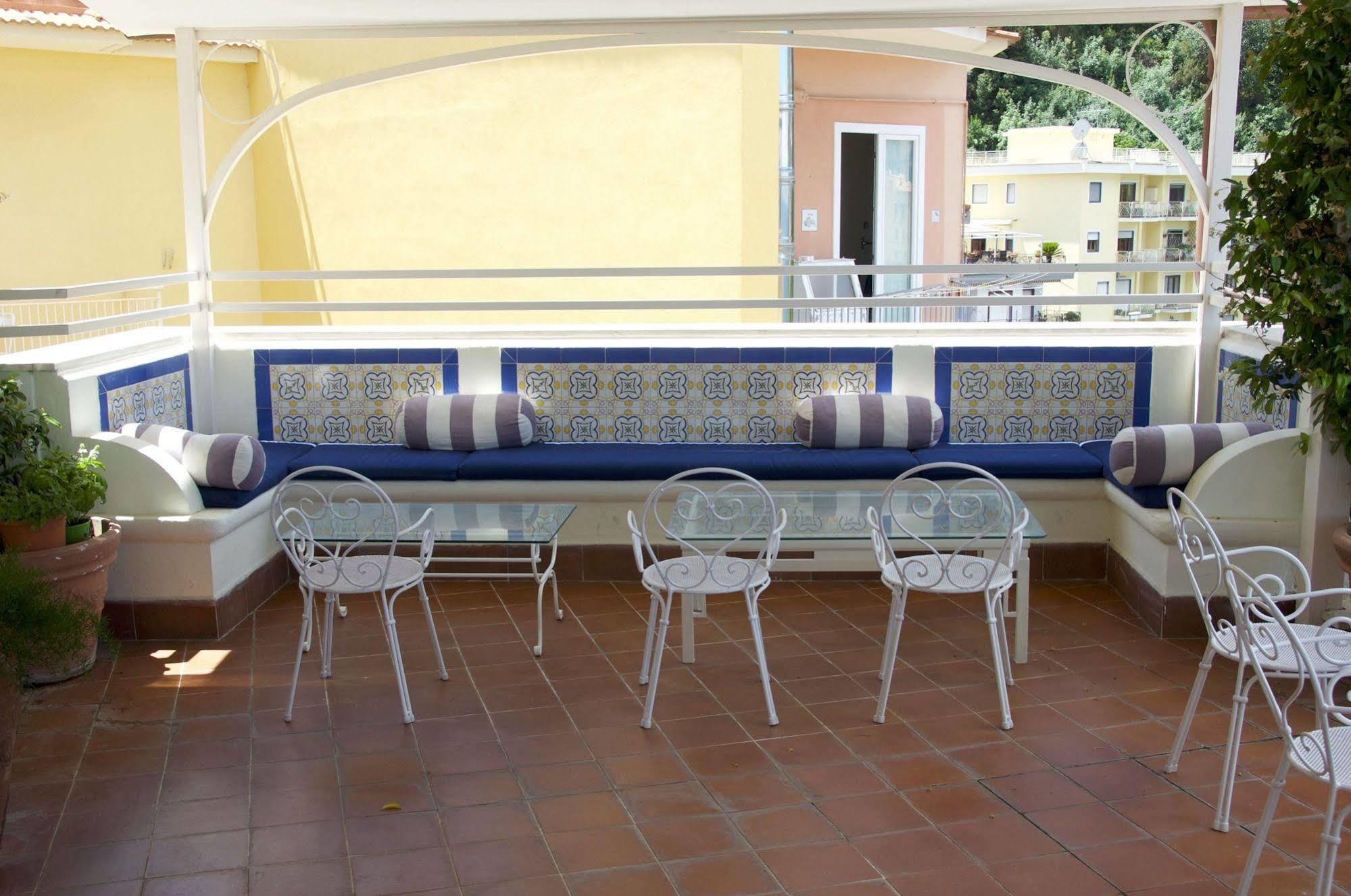 Hotel Tirrenia Sorrento Eksteriør bilde