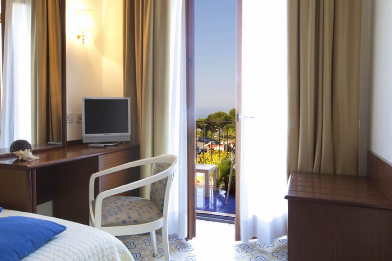 Hotel Tirrenia Sorrento Eksteriør bilde